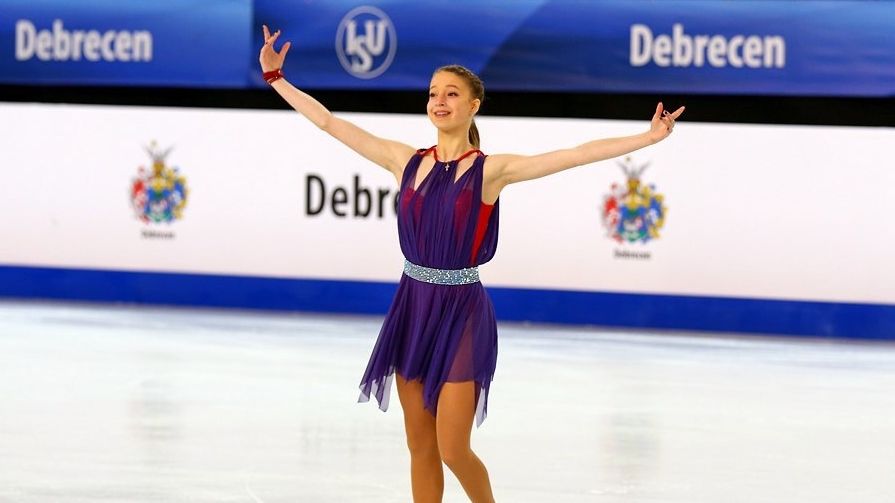 Фигуристка ЦСКА Мария Сотскова — вторая после короткой программы на «Мемориале Ондрея Непелы»