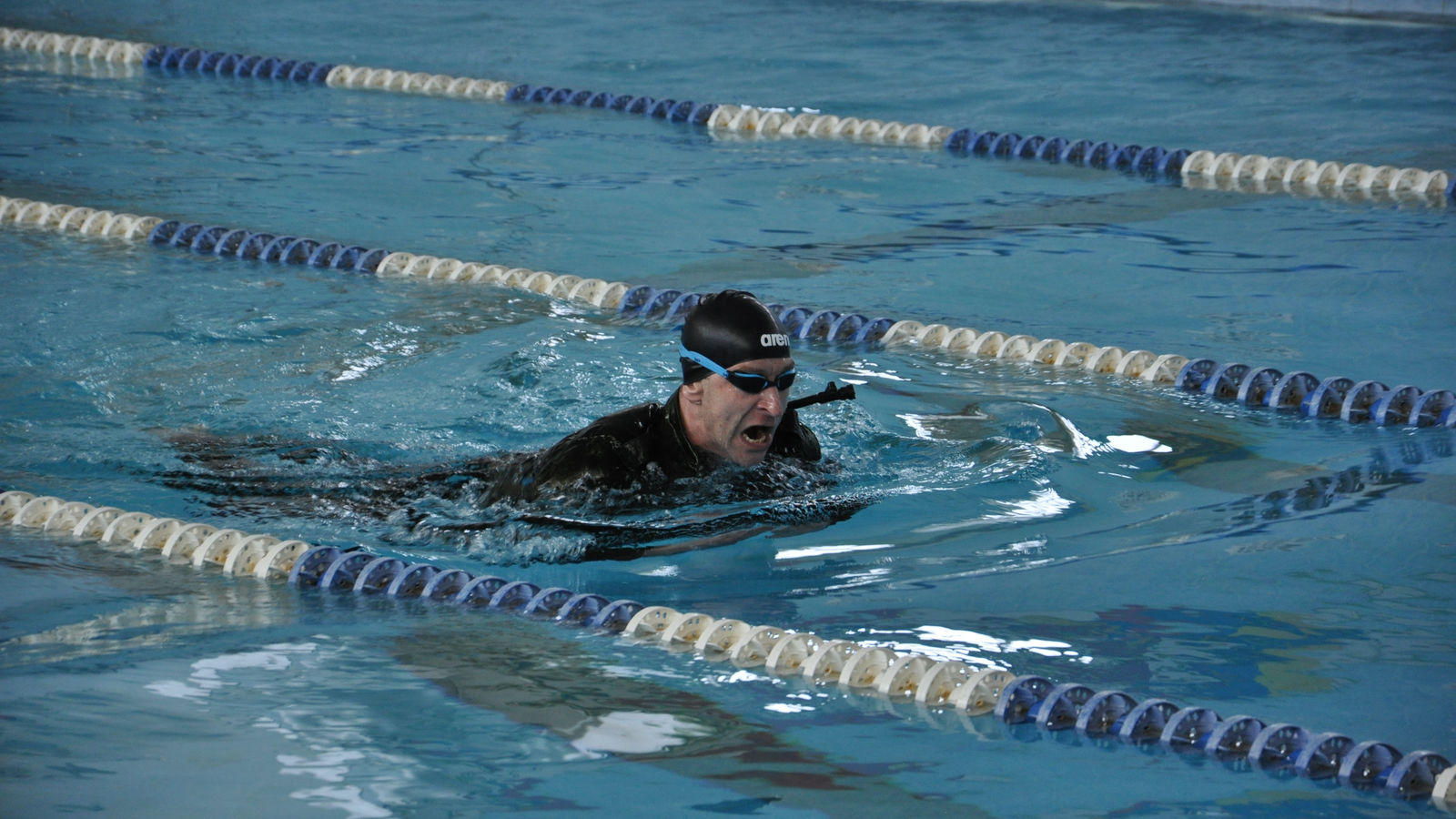 В СК (плавательном) филиала ЦСКА/Хабаровск прошли соревнования военнослужащих по плаванию в обмундировании с оружием
