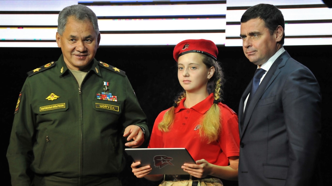 Сергей Шойгу поздравил членов военно-патриотических клубов ДОСААФ с вступлением в движение «Юнармия»