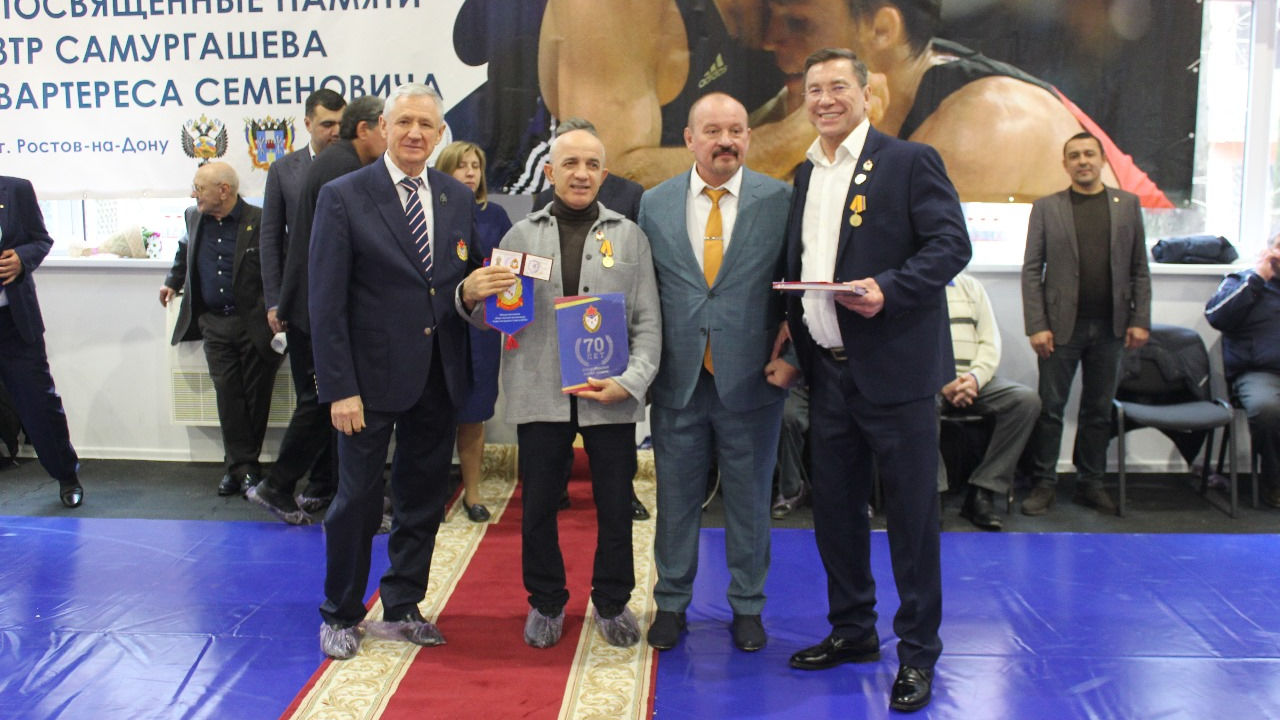 Ростовский филиал ЦСКА вручил медали ветеранам спорта
