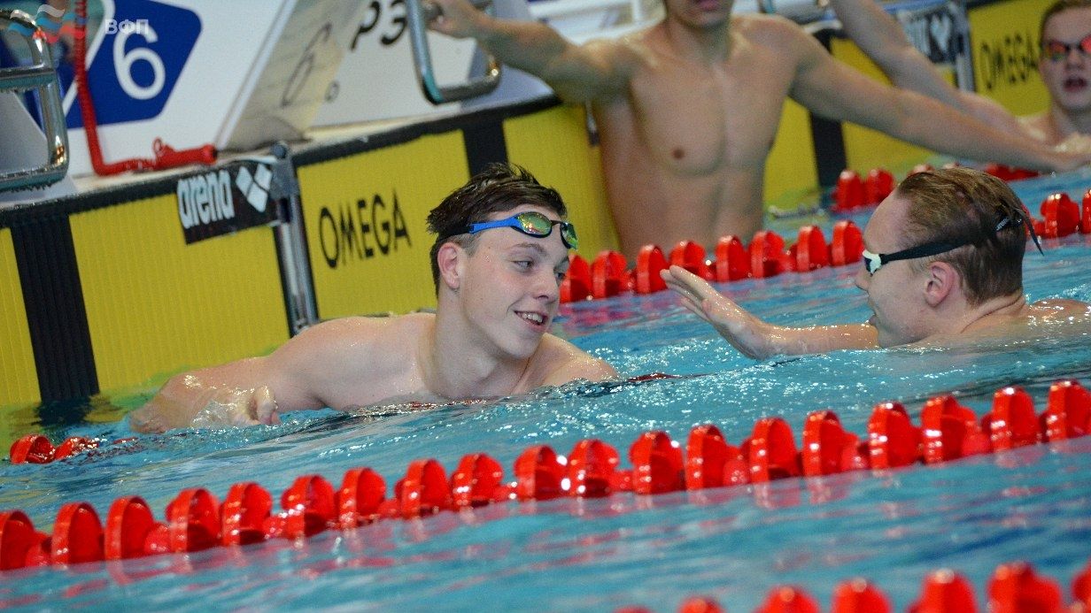 Удачная эстафета: рядовой спортивной роты ЦСКА г. Самара Александр Обшаров обеспечил «серебро» своей команде на чемпионате ПФО по плаванию