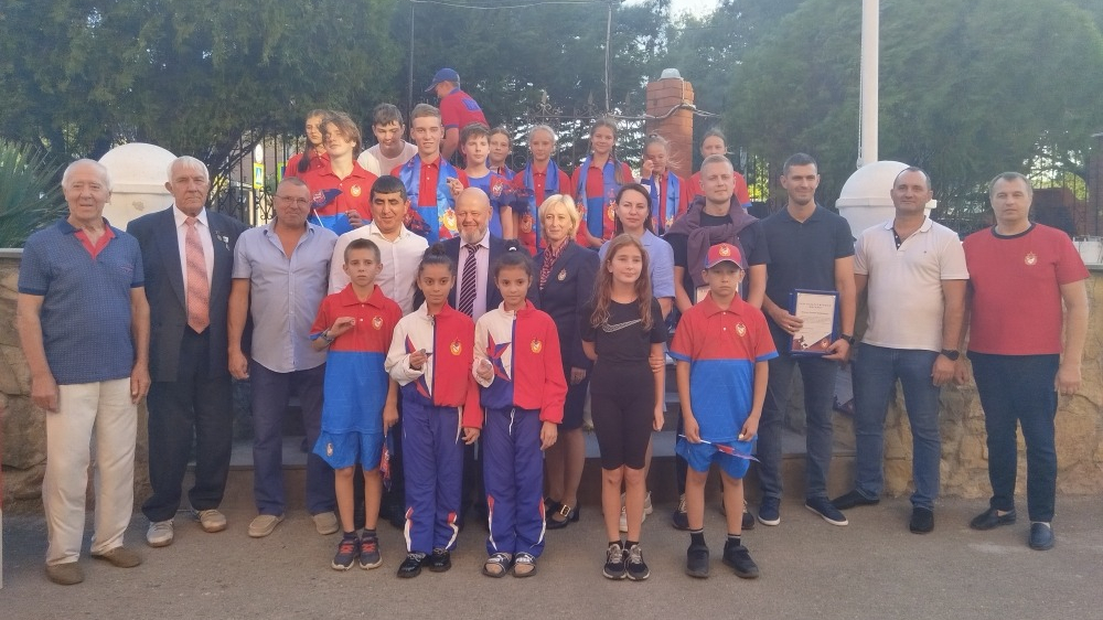 Воспитанникам спортивной школы ЦСКА г. Геленджик торжественно вручили разрядные значки