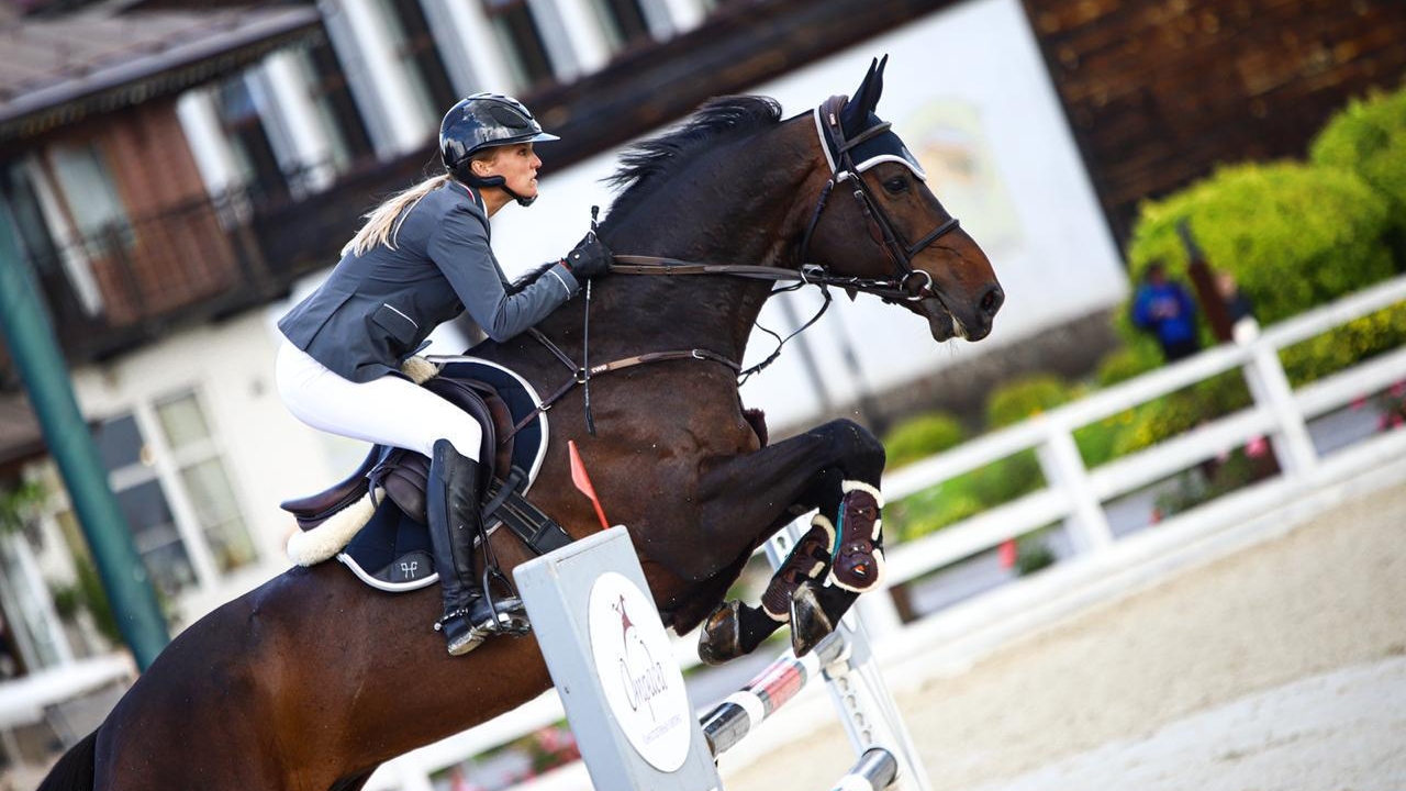 Анастасия Щербакова (ЦСКА) стала абсолютной чемпионкой России по конкуру на молодых лошадях