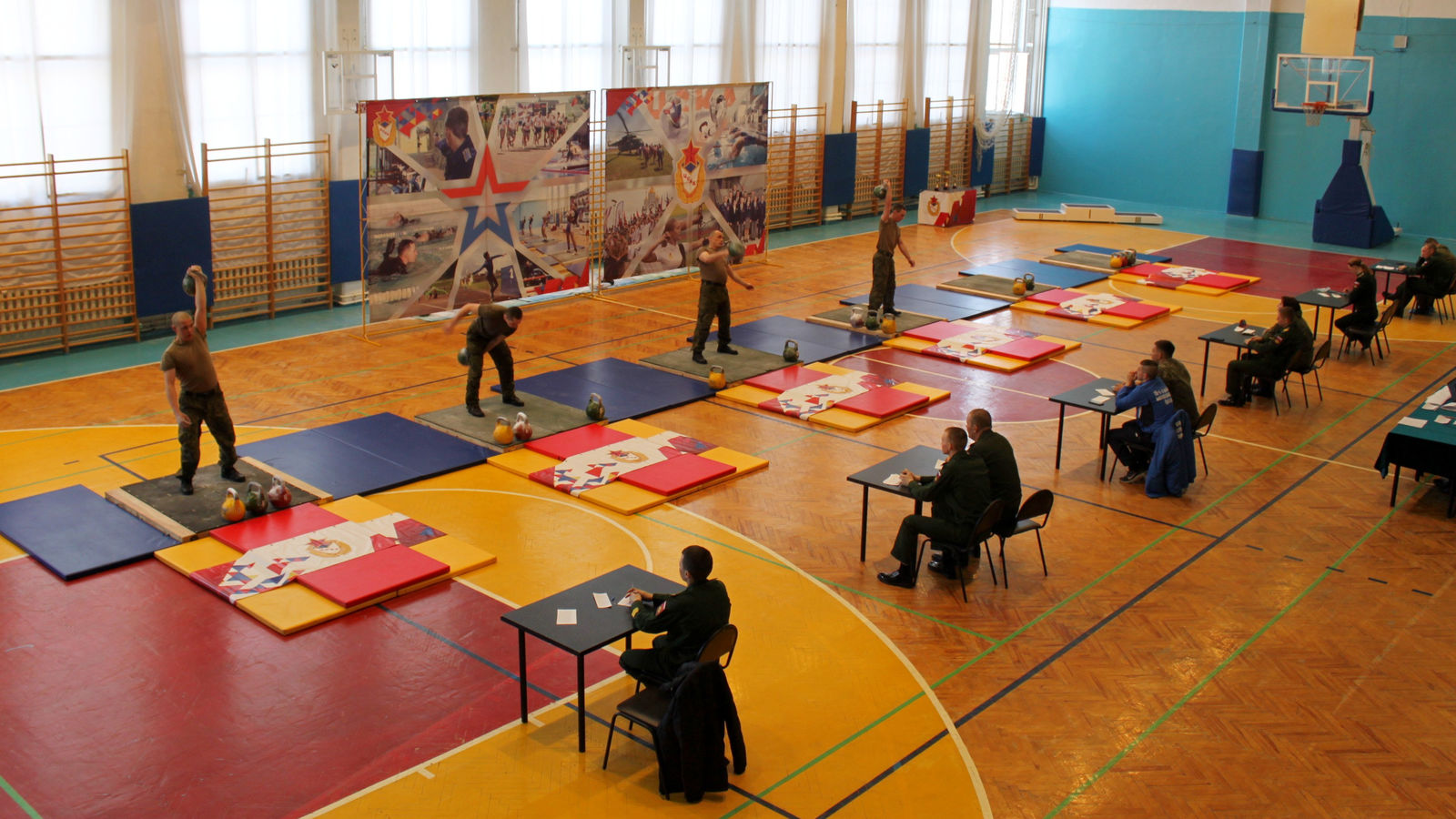 Спортивная база ЦСКА/Самара в Рощинском принимала ежегодный чемпионат 2-й общевойсковой армии по гиревому рывку