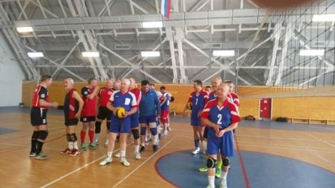 В СОК «Океан» прошел открытый Кубок главы Вилючинского городского округа по волейболу среди ветеранов
