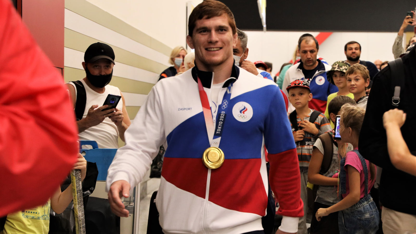 Олимпийский чемпион Муса Евлоев вернулся в Москву из Токио