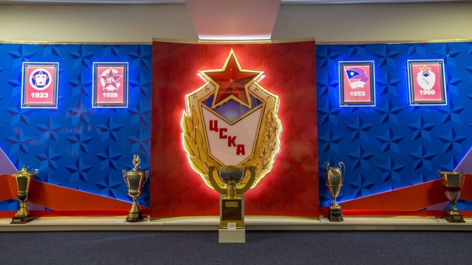 Начальник Центрального спортивного клуба Армии поздравляет с Днём физкультурника