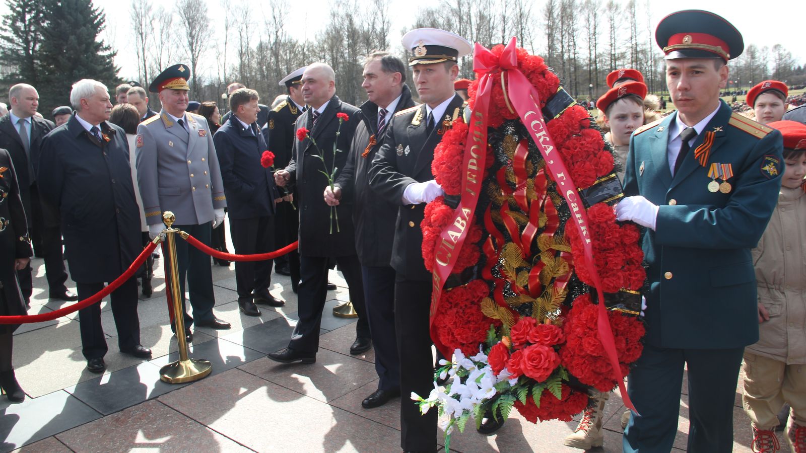 Представители ЦСКА/СПб посетили Пискаревское мемориальное кладбище