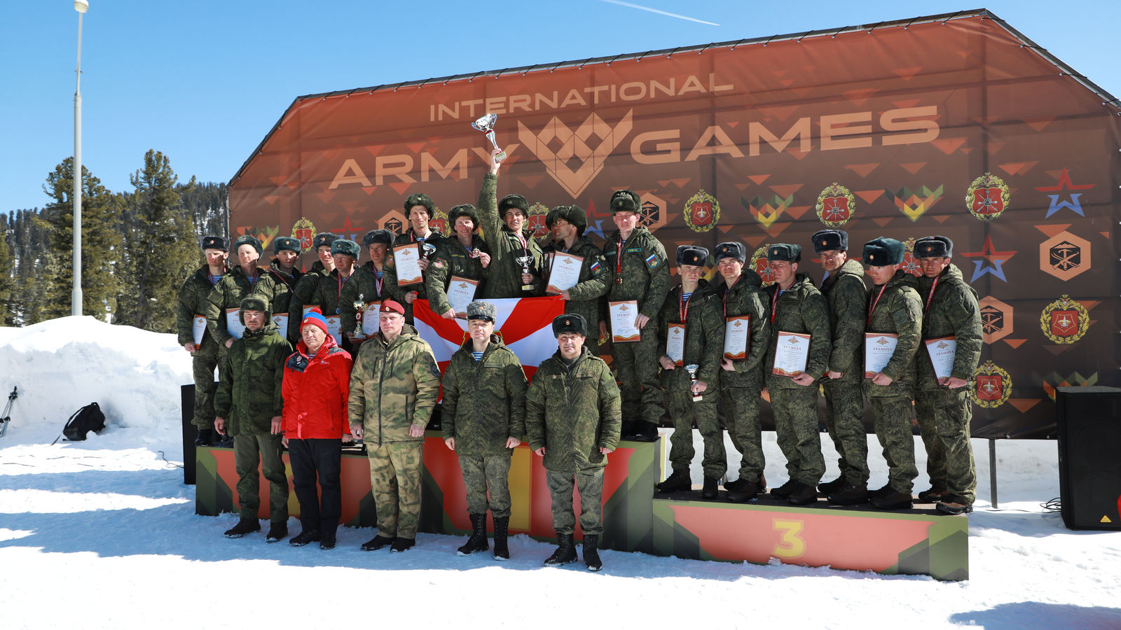 Команда ЦВО выиграла Кубок Вооружённых Сил РФ по ски-альпинизму «Саянский марш-2021»