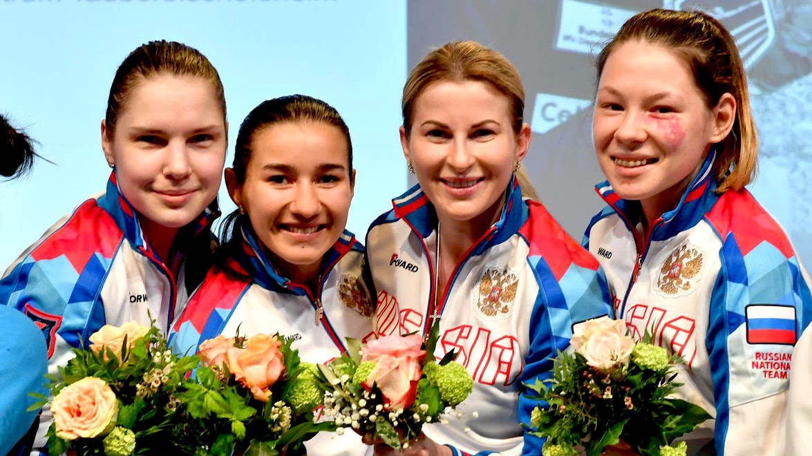 Армейская рапиристка Инна Дериглазова выиграла "золото" в составе команды на этапе Кубка мира в Германии