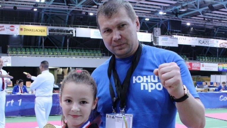 Тренер СШ (ОРК) ЦСКА/Смоленск Эдуард Лохманов получил лицензию на участие его воспитанников в международных соревнованиях