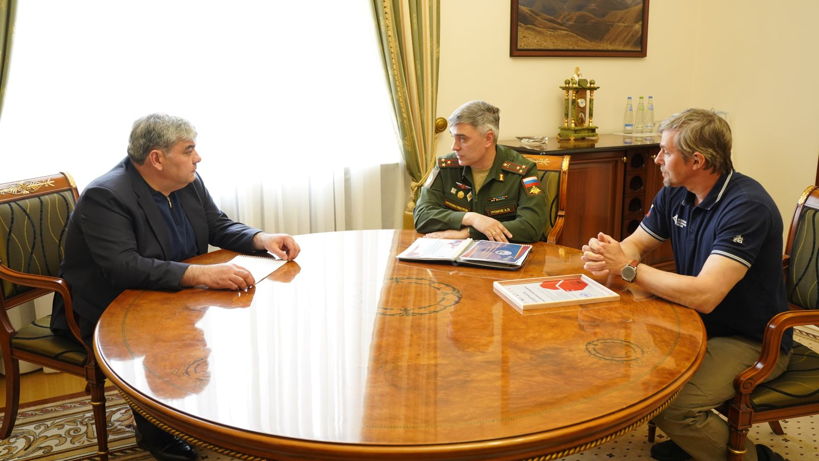 НАЧАЛЬНИК ЦСКА ВСТРЕТИЛСЯ С ГЛАВОЙ КАБАРДИНО—БАЛКАРСКОЙ РЕСПУБЛИКИ