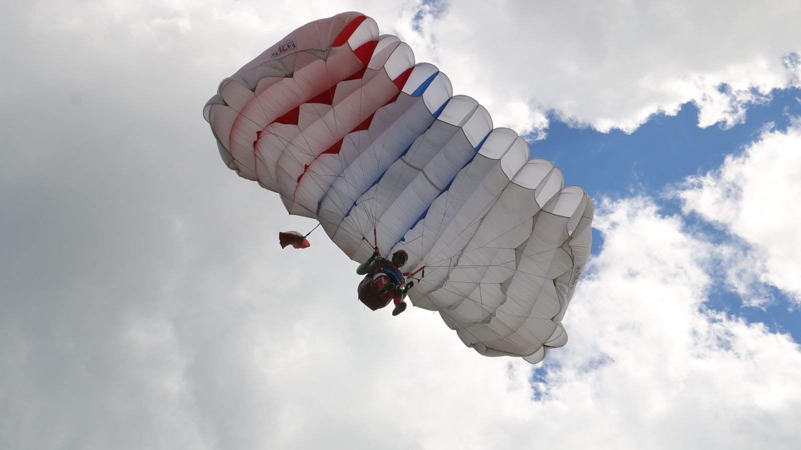 Гости чемпионата мира по парашютному спорту смогут полетать в аэродинамической трубе и прыгнуть с парашютом