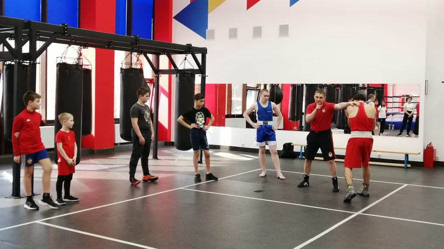 Офицеры московских спортивных рот ЦСКА проводят занятия с юнармейцами в Лефортово