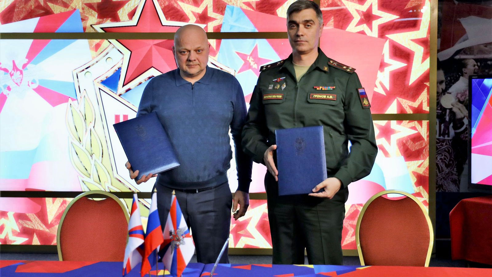 Начальник ЦСКА полковник Артем Громов и генеральный директор Мострансавто Сергей Кайгородов подписали соглашение о сотрудничестве