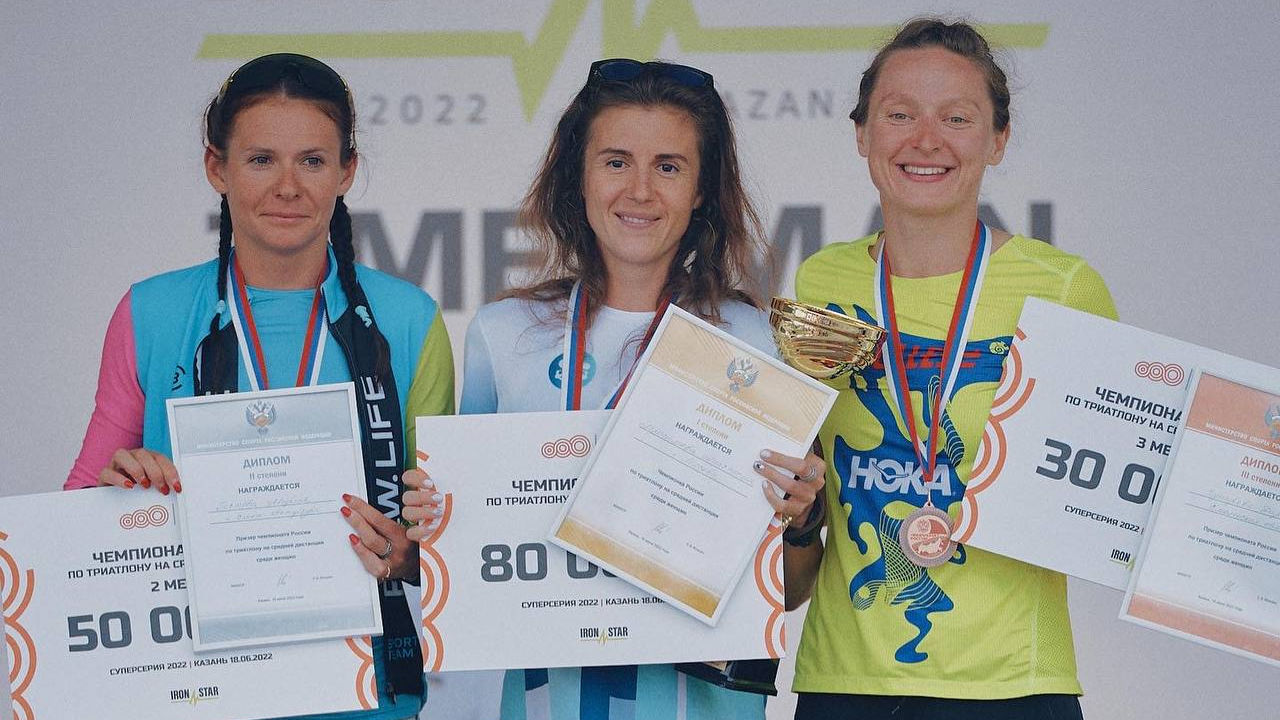 Армейская триатлонистка Анастасия Абросимова стала чемпионкой России на средней дистанции Мария Гостева – вторая