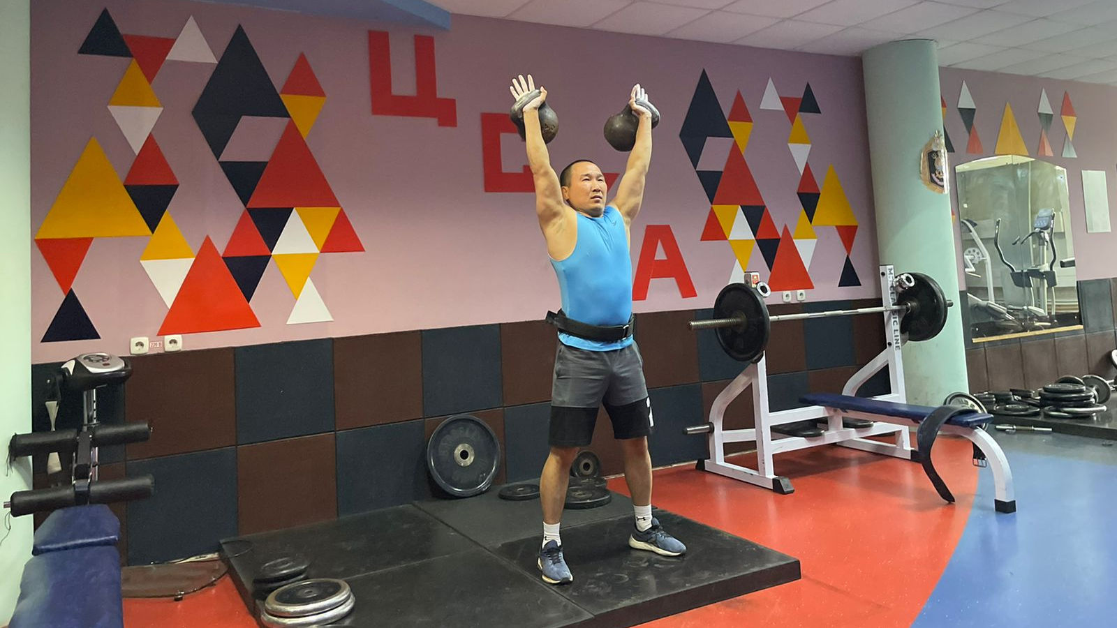 В СК «Океан» (г. Вилючинск) филиала ЦСКА/Хабаровск прошли соревнования по гиревому спорта в честь Дня физкультурника