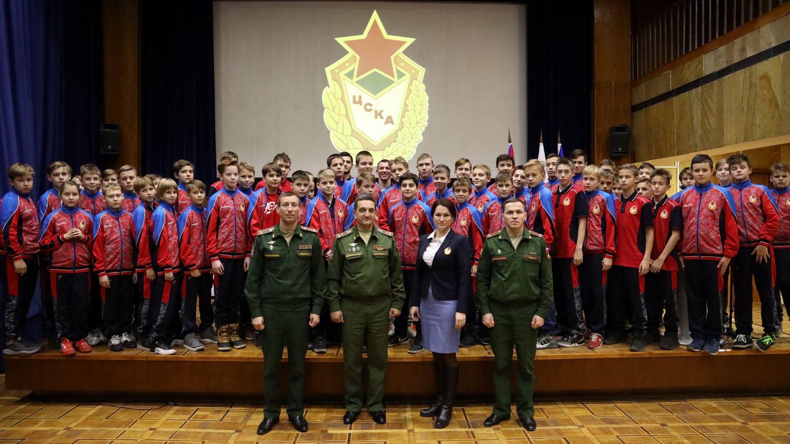 В ЛФК ЦСКА прошла встреча представителей Управления физической подготовки и спорта ВС РФ с воспитанниками спортивных школ армейского Клуба