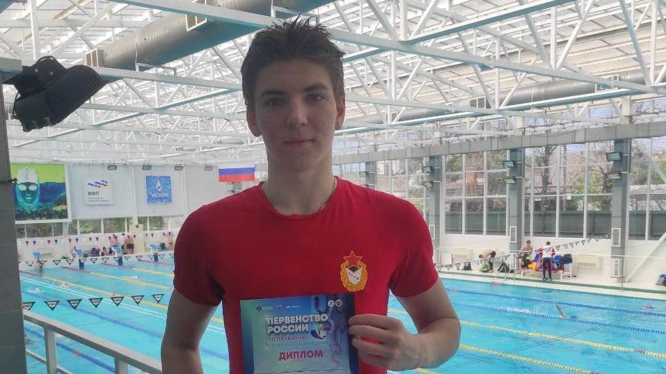 Серебряную медаль Первенства России по плаванию завоевал спортсмен Санкт-Петербургского филиала армейского Клуба