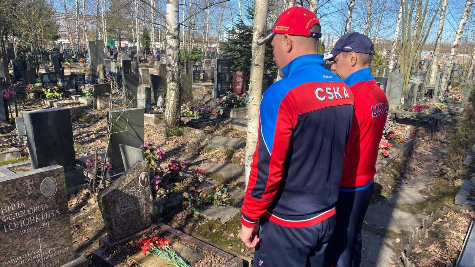 Филиал ЦСКА (СКА г. Санкт-Петербург) провел уборку захоронения заслуженного тренера СССР по троеборью подполковника Николая Антонова