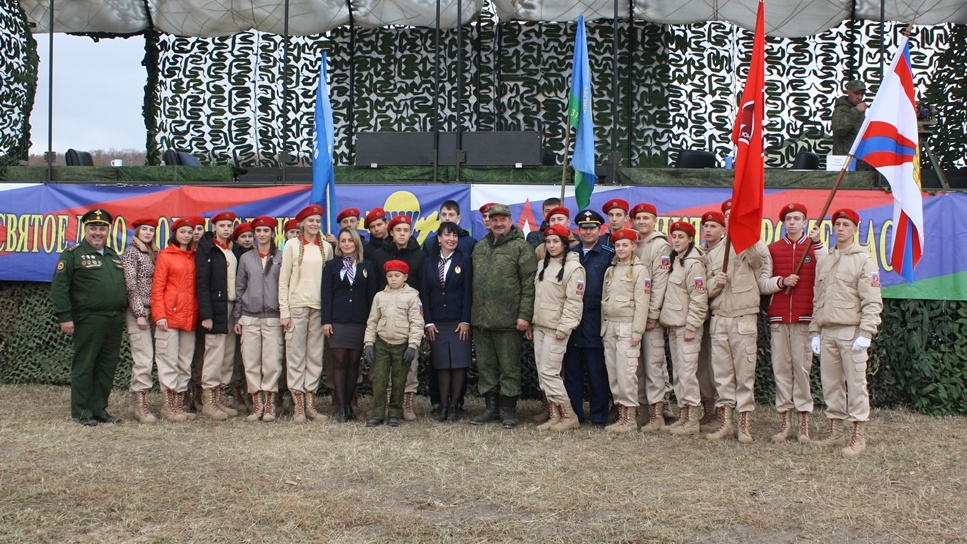 Юнармейцы ЦСКА во Владивостоке посетили учения десантников