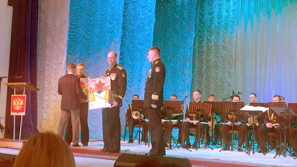 На торжественном собрании в честь Дня подводника военных моряков поздравил начальник СОК (г. Вилючинск) филиала ЦСКА/Хабаровск Алексей Иванов
