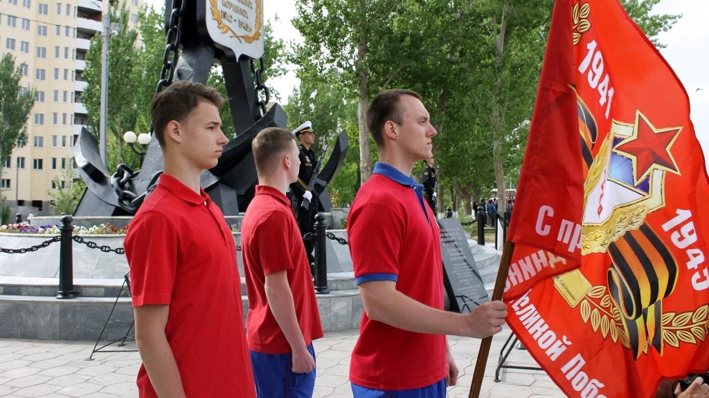 Спортсмены ЦСКА/Астрахань приняли участие церемонии  возложения цветов к мемориалам воинской славы