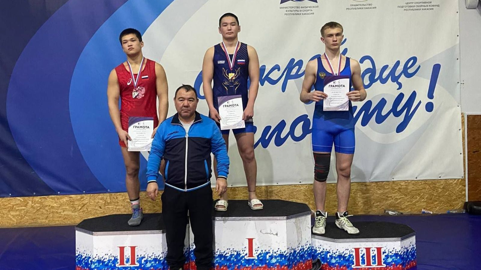 Борцы спортивной школы «ЦСКА-Хакасия» завоевали пять медалей республиканского первенства
