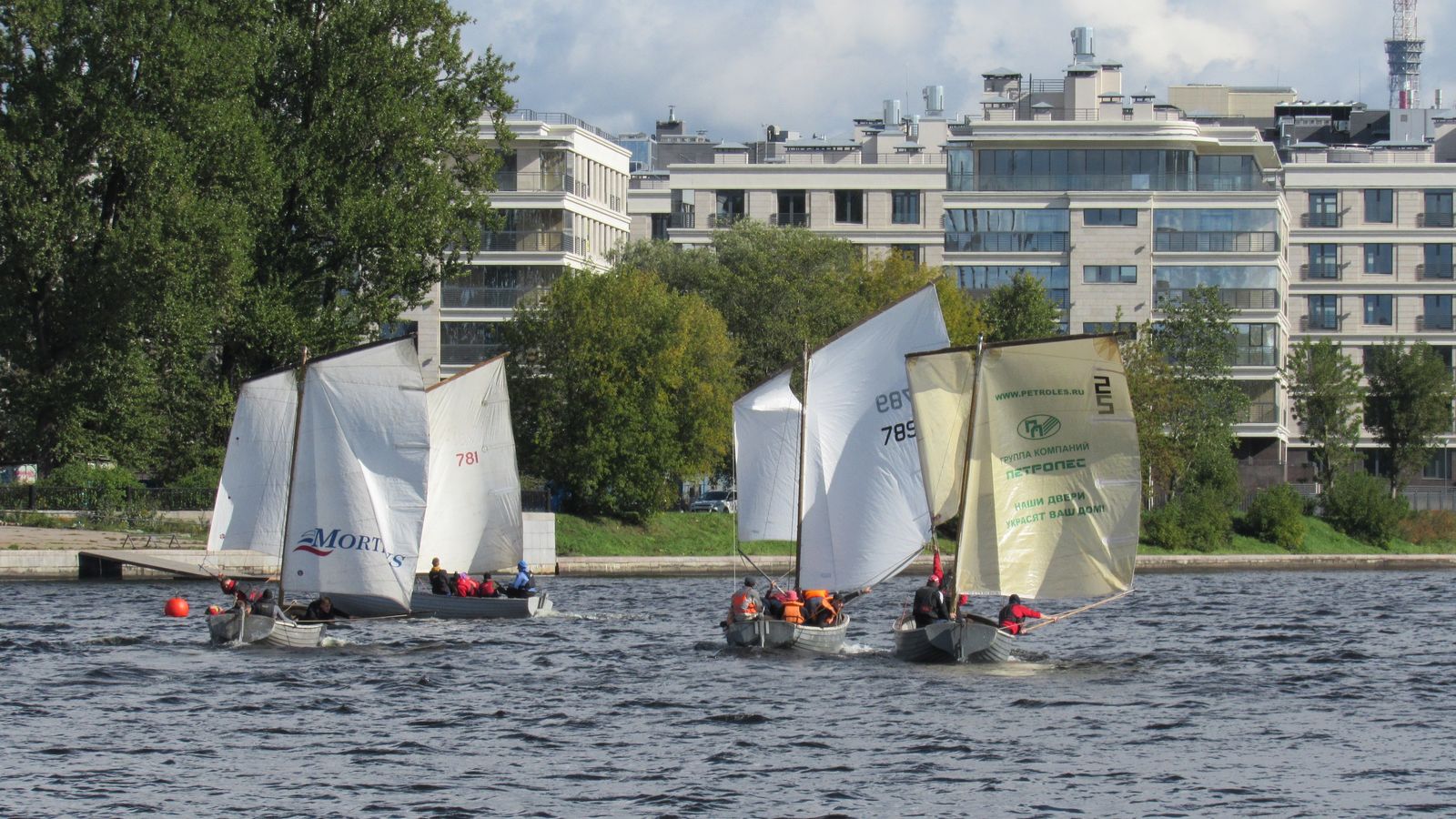В Санкт-Петербурге на спортивной базе филиала ФАУ МО РФ ЦСКА (СКА г. Санкт-Петербург) проходят соревнования по морскому многоборью