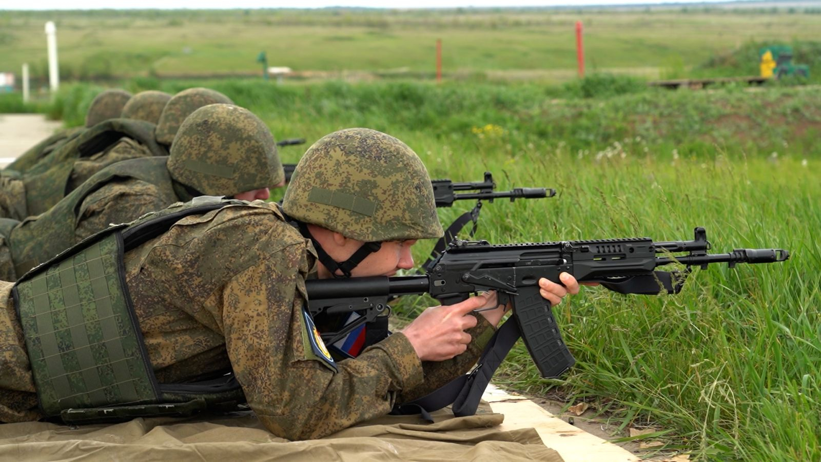 НОВОБРАНЦЫ САМАРСКОЙ СПОРТИВНОЙ РОТЫ ЦЕНТРАЛЬНОГО СПОРТИВНОГО КЛУБА АРМИИ ПОСТИГАЮТ АЗЫ ВОЕННОЙ СЛУЖБЫ