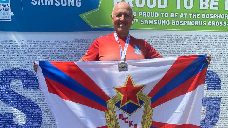 Переплыть Босфор! Представитель ЦСКА - победитель заплыва в возрастной категории 65-69 лет