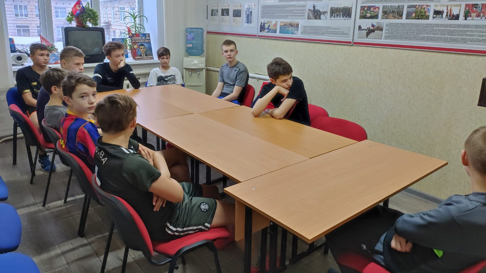 Юным смоленским футболистам рассказали о Сталинградской битве