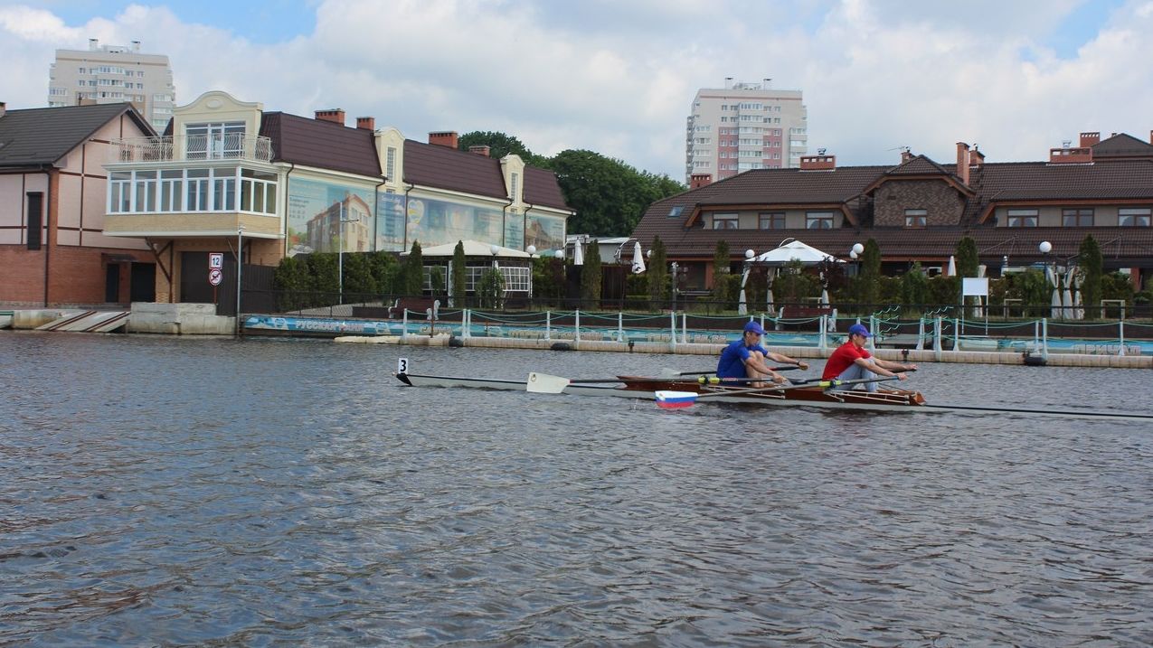 В Калининграде гребцы ЦСКА отпраздновали День физкультурника на воде
