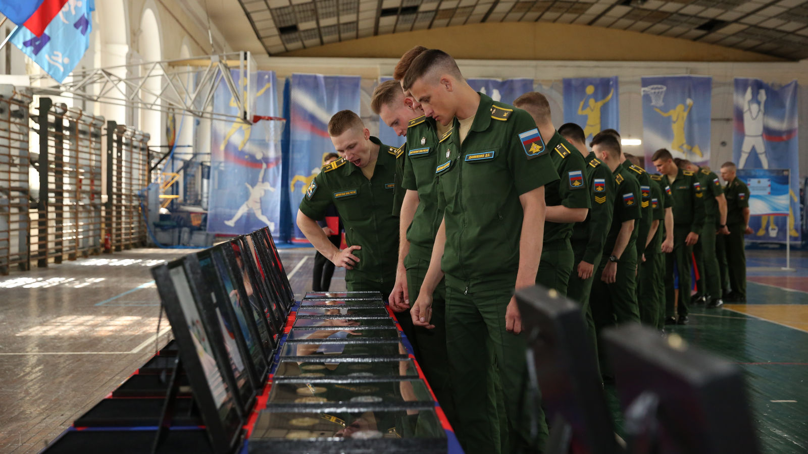 В ВКА торжественно представили выставку мобильной экспозиции «Реплики медалей и плакатов всех летних и зимних Олимпийских Игр»