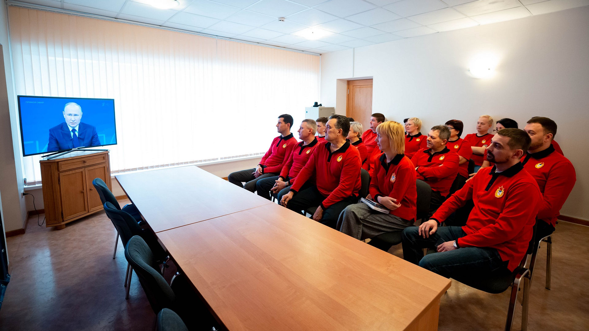 Сотрудники самарского филиала ЦСКА приняли участие в просмотре прямой линии с Президентом РФ Владимиром Путиным