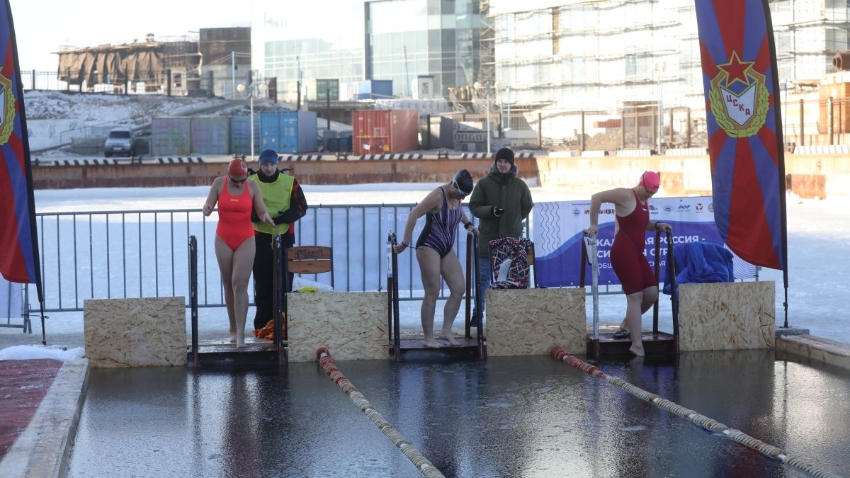 На базе СЦМиФП (г. Владивосток) прошла Всероссийская акция по закаливанию в которой поучаствовал губернатор Приморья Олег Кожемяко