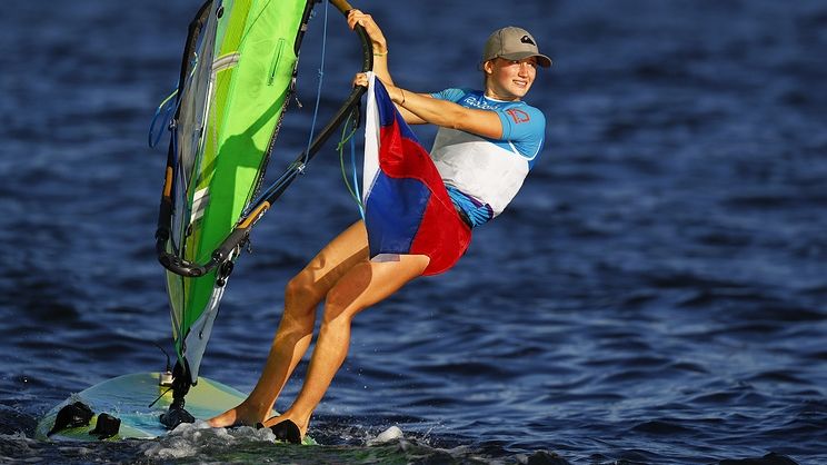 Армейская яхтсменка Стефания Елфутина заняла второе место на чемпионате Европы по парусному спорту в классе RS:X