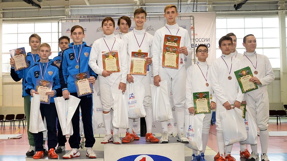 Два юных армейских саблиста Иван Цыпин и Георгий Бруер выиграли «золото» на первенстве России до 15 лет в составе команды