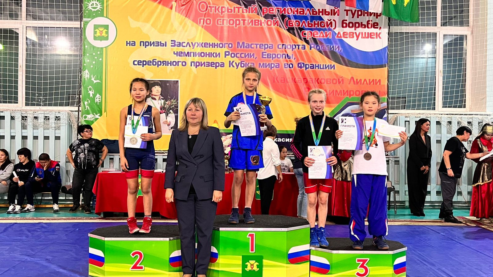 Воспитанницы спортшколы «ЦСКА-Тыва» выиграли «серебро» и «бронзу» на открытом турнире по спортивной (вольной) борьбе среди девушек проходившем в Хакасии
