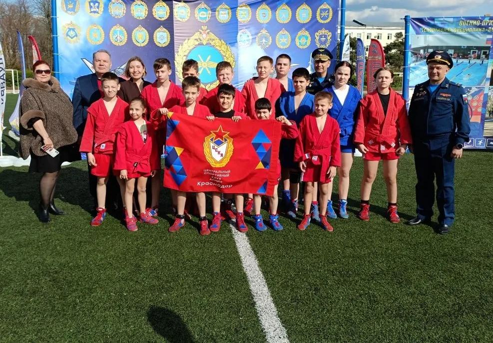 В небе и на татами: юные дзюдоисты ЦСКА украсили открытие чемпионата ВКС по авиационному пятиборью