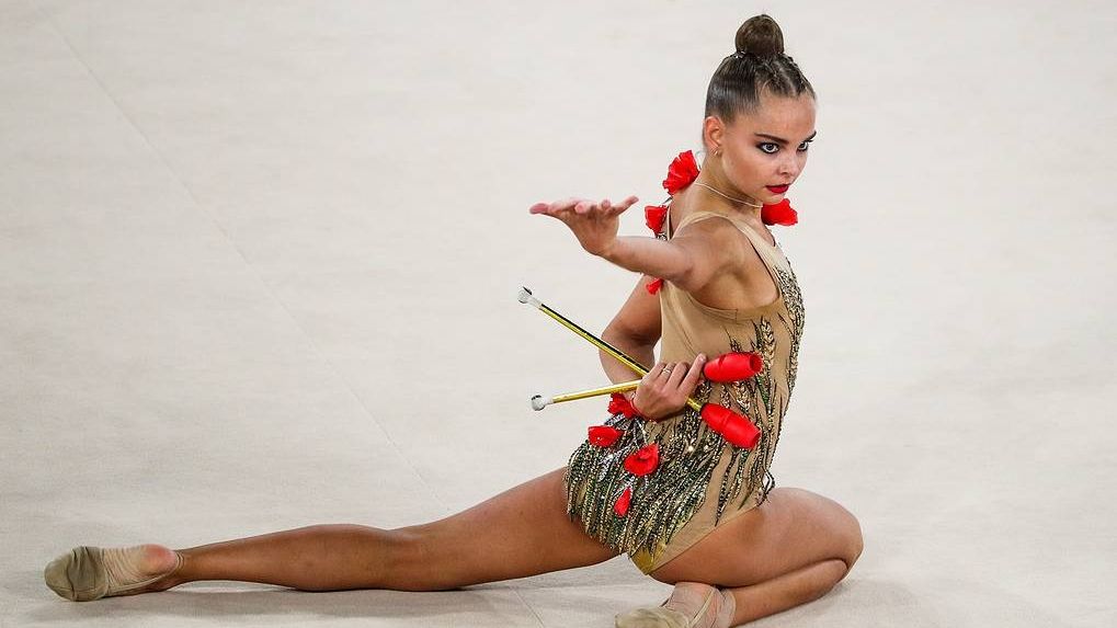 Армейская гимнастка Дина Аверина одержала победу в личном многоборье на Кубке России и в матчевой встрече Россия – Беларусь Арина Аверина – вторая