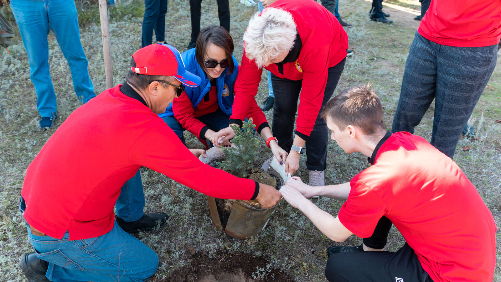 Заложили добрую традицию. ЦСКА/Самара посадили сосны на территории СБ «Проран»