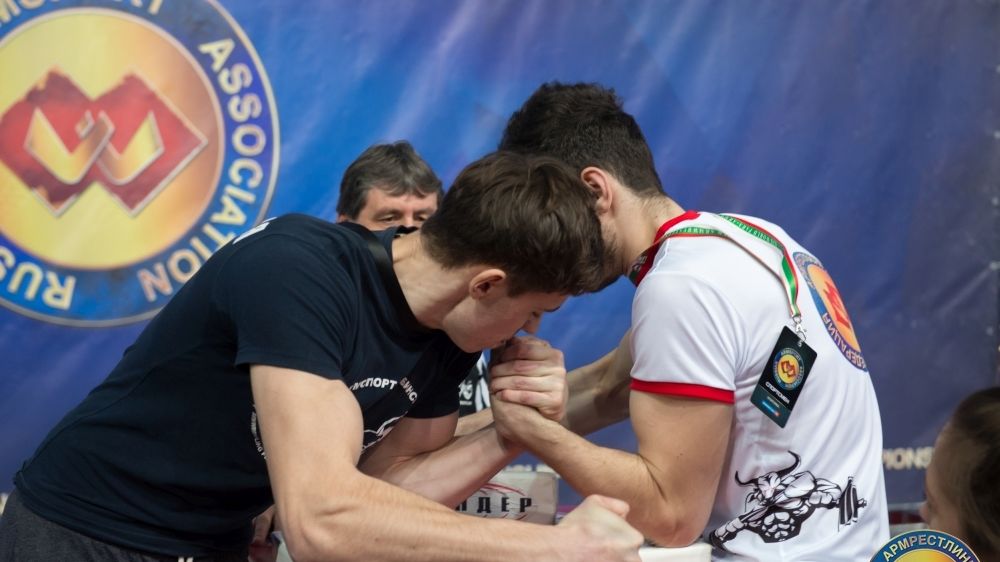 Мастера армрестлинга из ЦСКА завоевали 8 медалей на чемпионате России