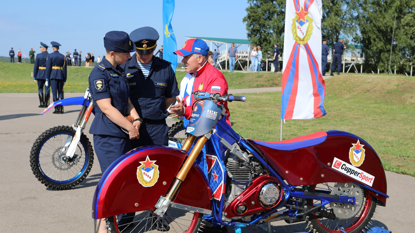 Спортсмены и тренеры армейского Клуба провели мастер-классы в Алабино в рамках празднования годовщины образования ВДВ