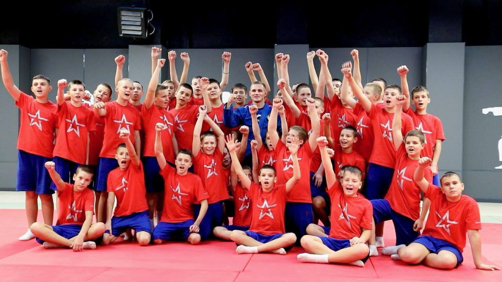 Федор Дурыманов провел мастер-класс по самбо в Мариуполе