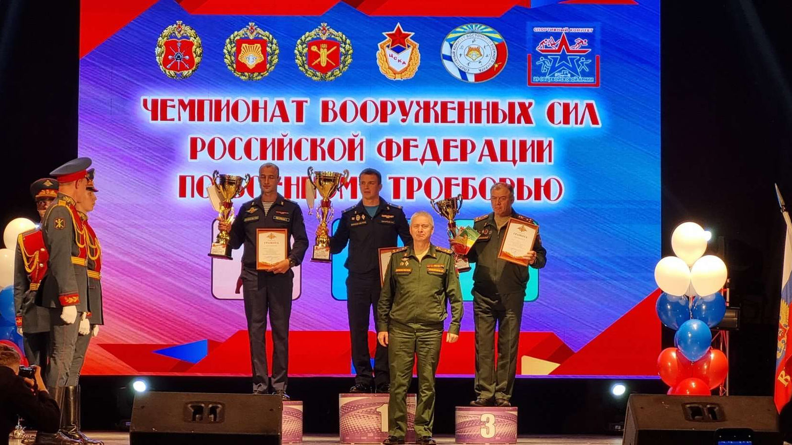 Победителям и призерам чемпионата ВС РФ по военному троеборью проходившего на базе СЦ (г. Чита) филиала ЦСКА/Хабаровск вручили награды