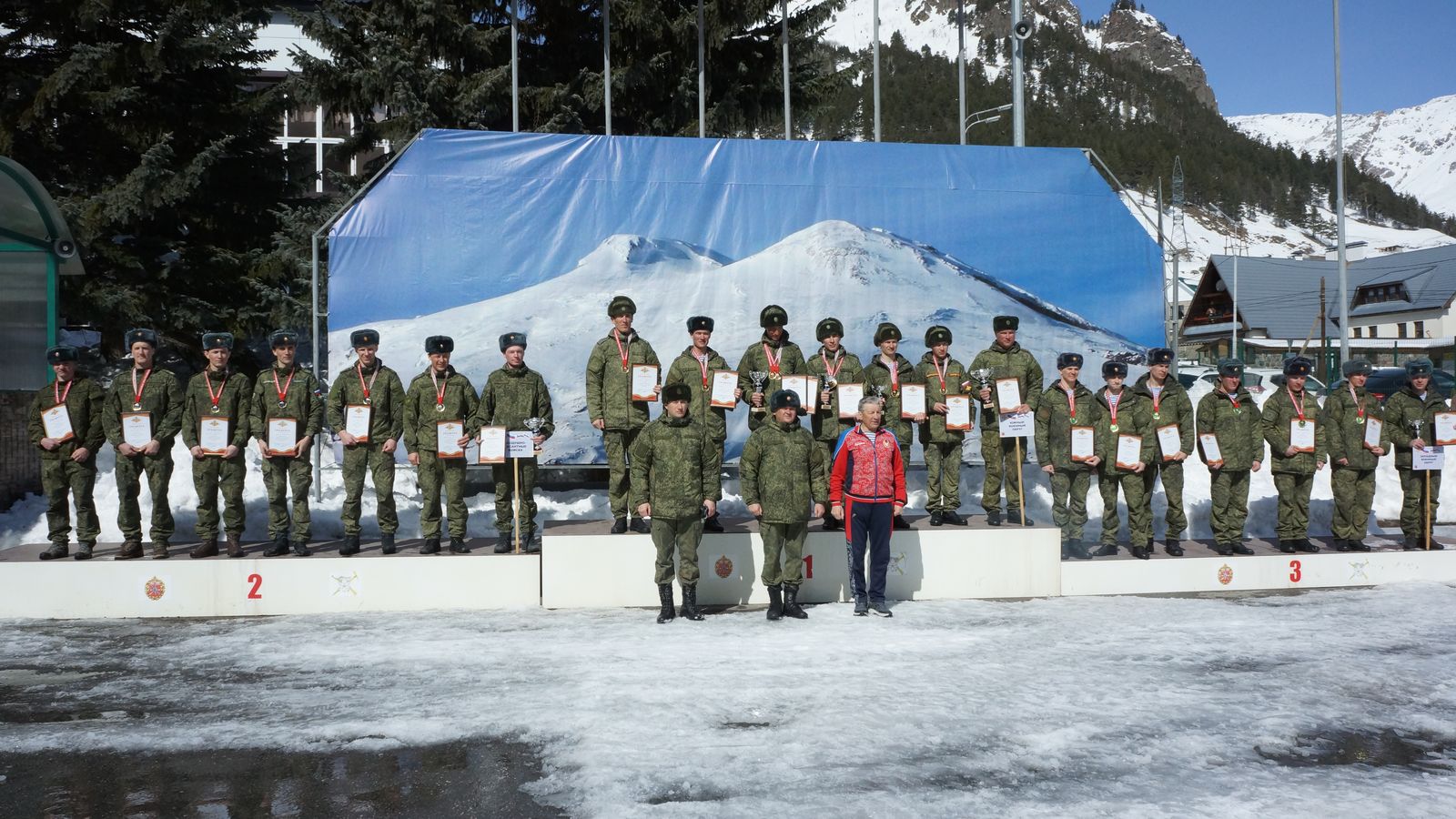 Команда ЮВО выиграла чемпионат ВС РФ по зимнему горному троеборью в Терсколе