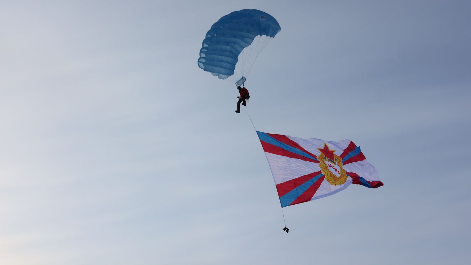 Армейские парашютисты проведут показательные выступления на «Вертослете-2016»