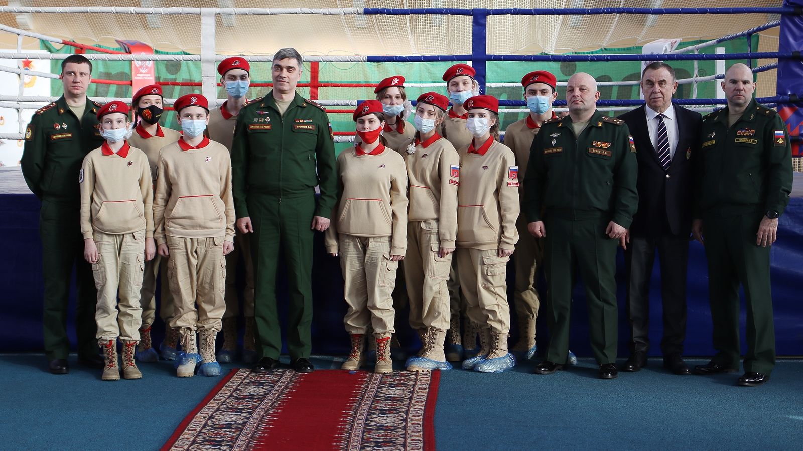 На торжественном собрании в честь 64-й годовщины филиала ЦСКА/Хабаровск были поощрены более 50 сотрудников и ветеранов филиала