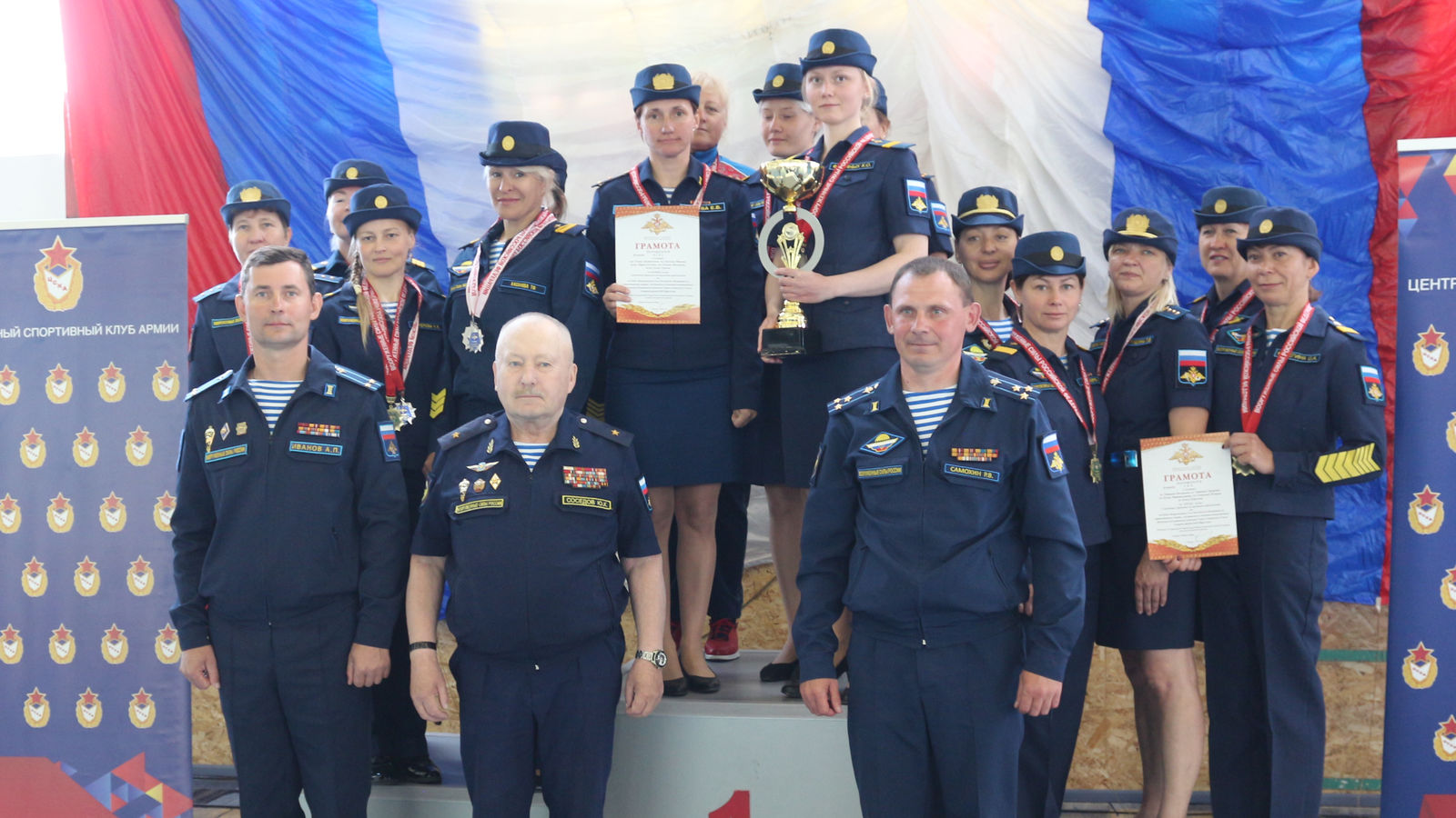 На Кубке ВС РФ по парашютному спорту в Пскове наградили победителей и призеров